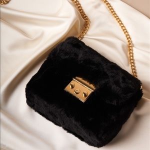 Soft faux fur with metallic gold chain L 5.5in W 7in